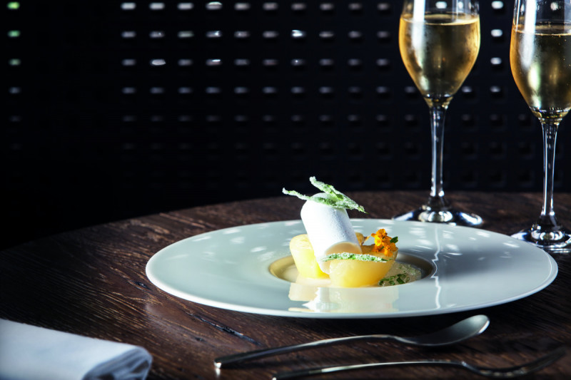 Assiette plate gourmet rond ivoire porcelaine vitrifiée Fine Dine Rak