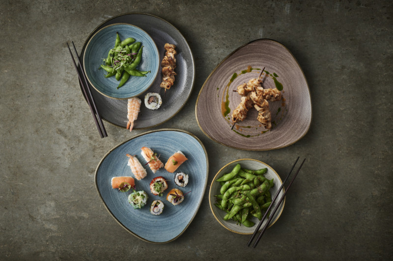 Assiette plate triangulaire Raw Brown porcelaine vitrifiée 26,5x26,5 cm Stonecast Raw Churchill
