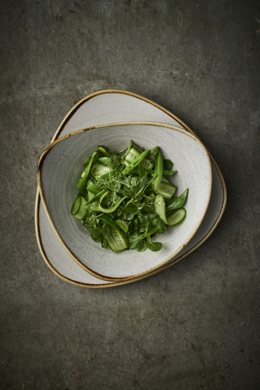 Assiette plate triangulaire raw grey porcelaine vitrifiée 22,9x22,9 cm Stonecast Raw Churchill