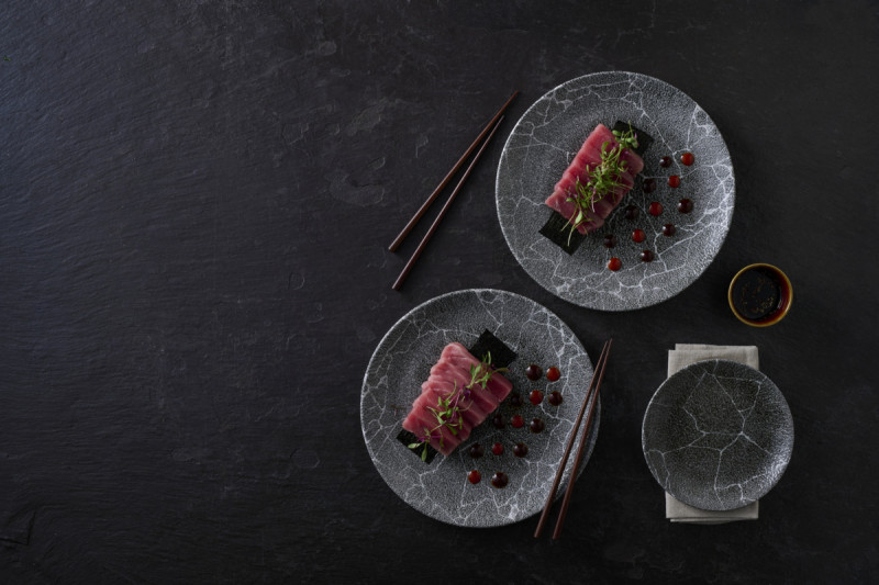 Assiette coupe plate rond Quartz Black porcelaine vitrifiée Ø 26 cm Kintsugi Reverse Churchill