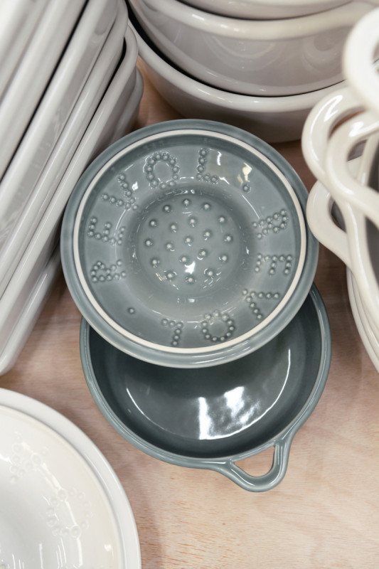 Cocotte avec couvercle pour induction rond Gris nuage porcelaine culinaire Ø 31 cm Bombance Revol